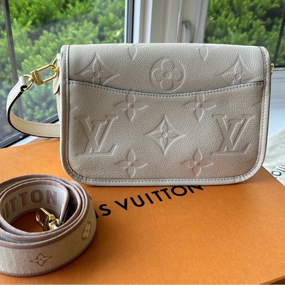 NWT Louis Vuitton Diane Cream Satchel Purse - Picture 11 of 17